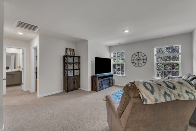 Building Photo - 58 Hawksmoore Ln