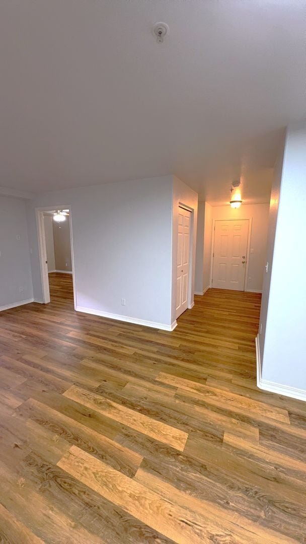 Building Photo - 352 N Promenade