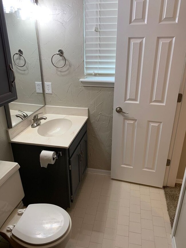 Building Photo - This super cute home features a beautiful ...