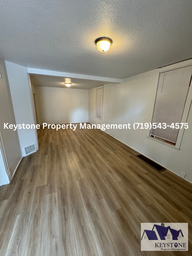 Building Photo - New Kitchen Appliances! South-side Home 1 Bedroom/1 Bath House $1050/$1050