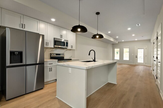 Building Photo - Two Bedroom Twin Villa with Attached 1-Car Garage