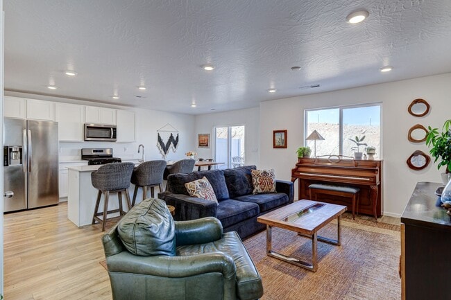 Building Photo - 3 BEDROOM Long Valley Townhome with all the Amenities