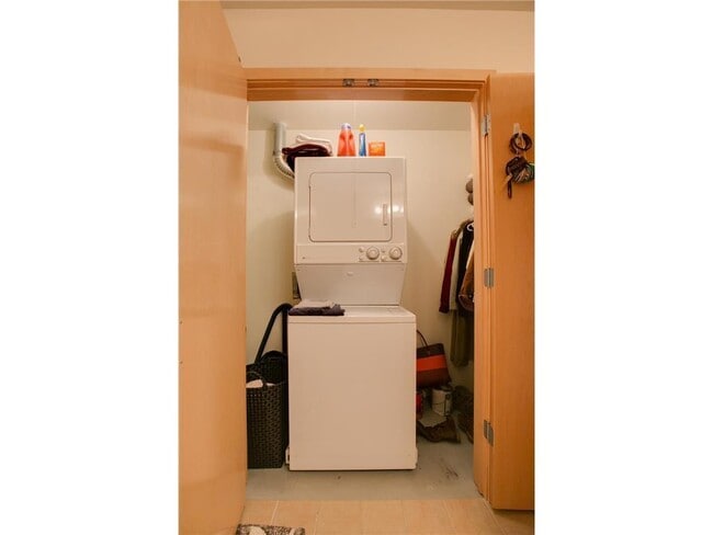 Building Photo - 521 S 7th St