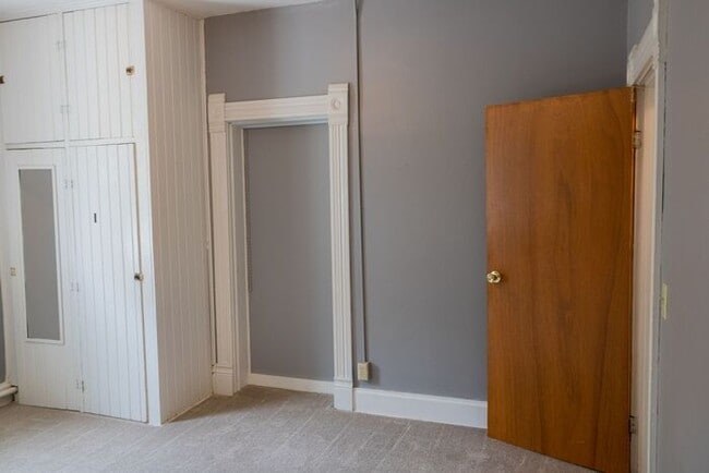 Building Photo - $2,100 | 3 Bedroom, 2 Bathroom House | Pet...