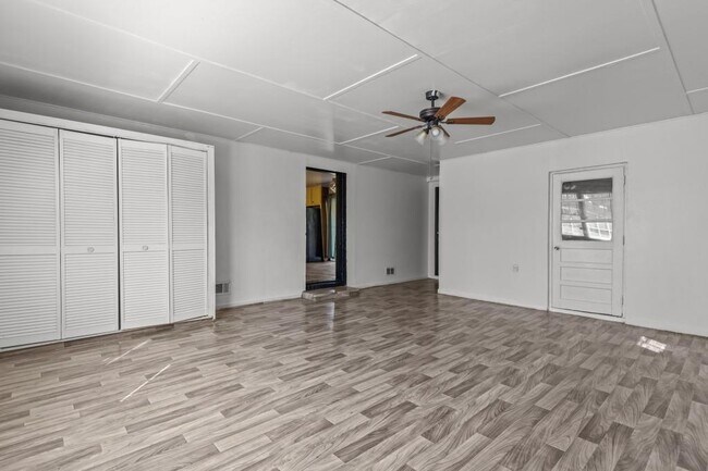 Building Photo - 4010 Emerald Lake Dr