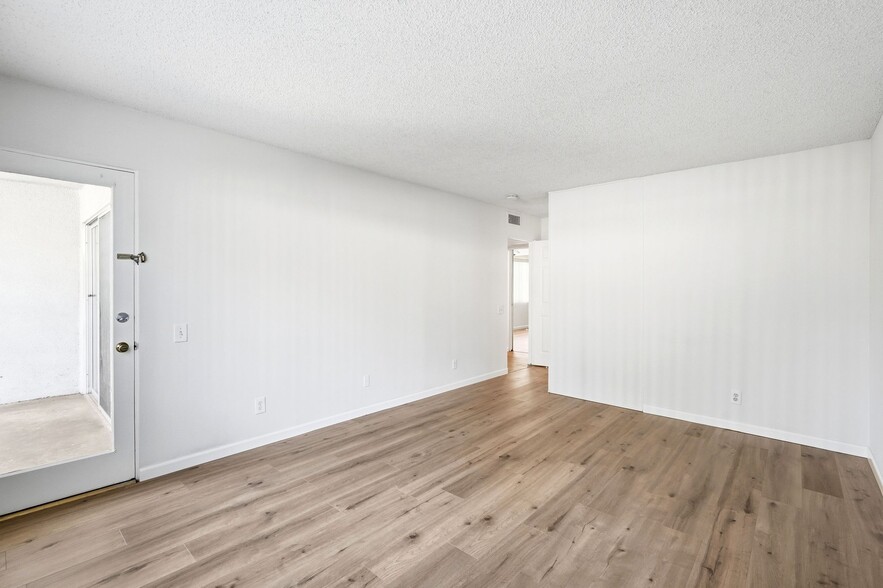 Building Photo - 497 S El Molino Ave