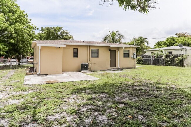 Building Photo - 1531 NW 12th Ct