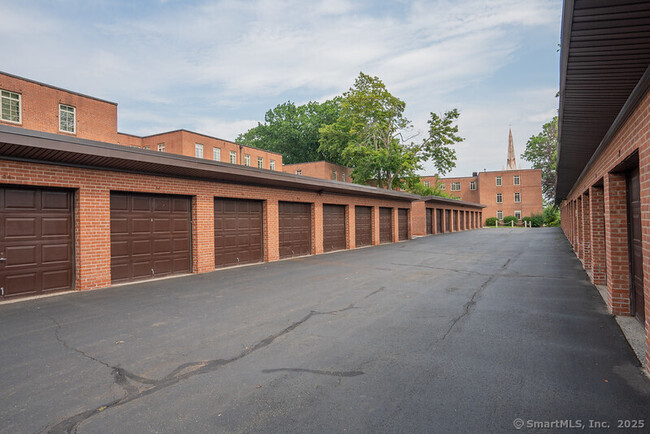 Building Photo - 30 Outlook Ave