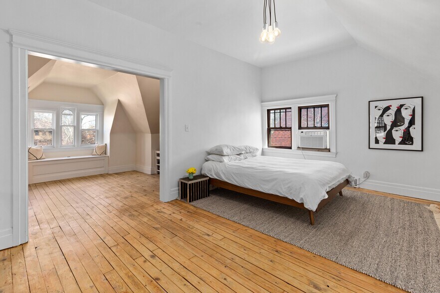 Building Photo - 1531 Vinewood St