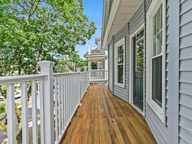 Building Photo - 18 Laurel St