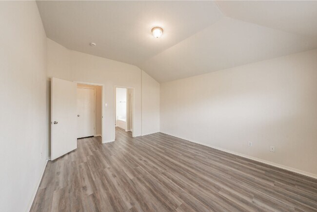 Building Photo - 636 Saddleway Dr