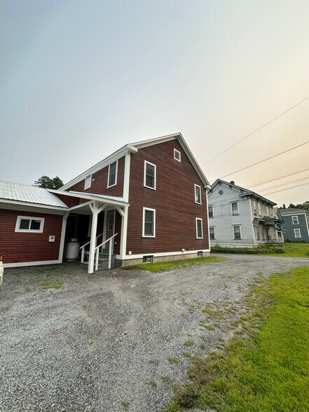 Primary Photo - 17 Central St