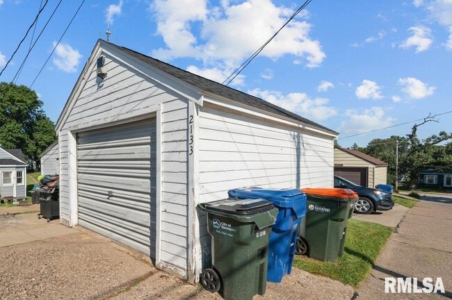 Building Photo - 2133 Warren St