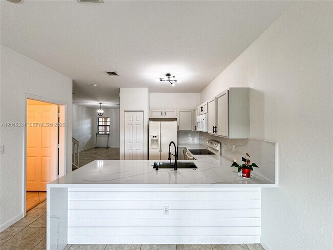 Building Photo - 3740 NE 3rd Ct