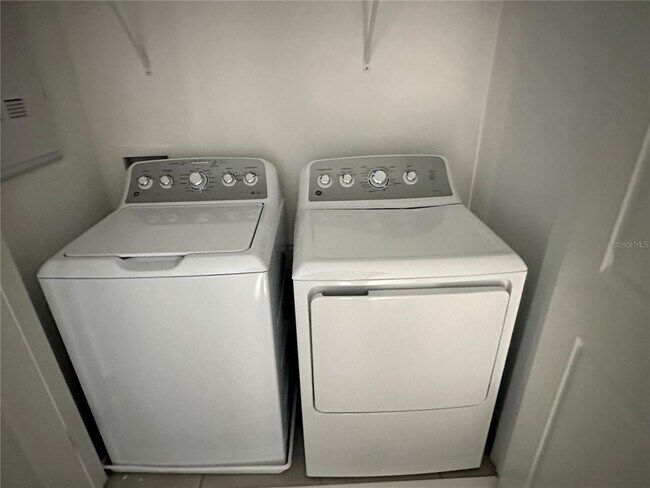 Building Photo - 2946 Canary Ave