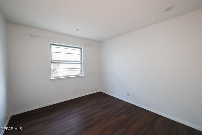 Building Photo - 5409 Edmonton Ave