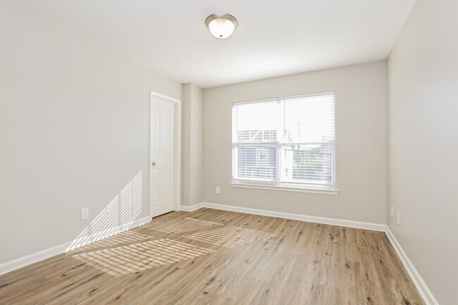 Building Photo - 8051 Logan Dr