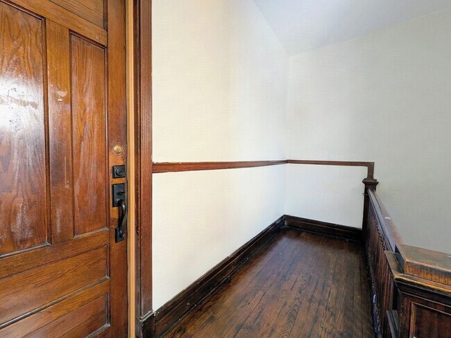 Building Photo - 4943 N Winthrop Ave