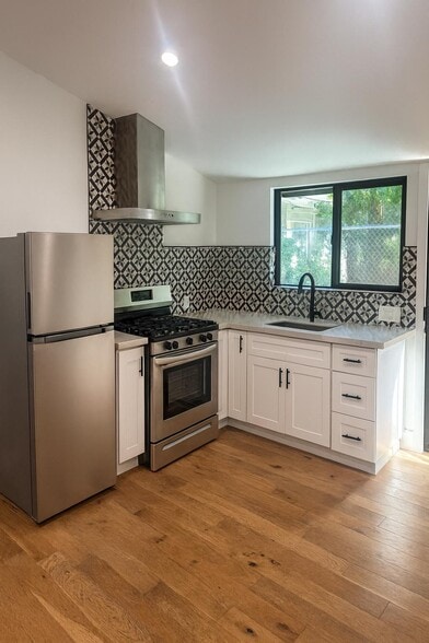 Building Photo - 5644 Oso Ave