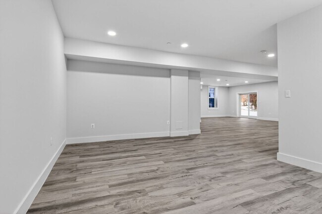 Building Photo - Spacious New Build in Quiet Glenmont / Silver Spring - Available Now