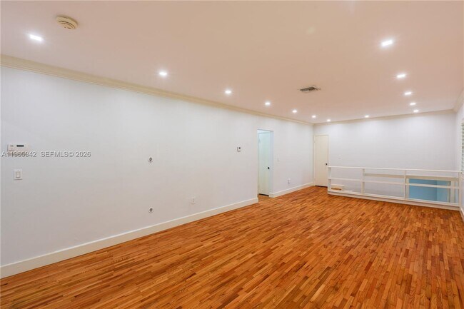 Building Photo - 3911 Ponce de Leon Blvd