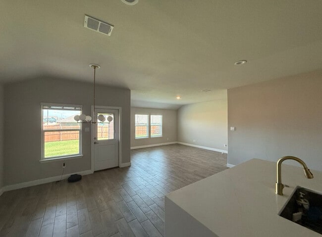 Building Photo - 701 Trinity Pk Trl