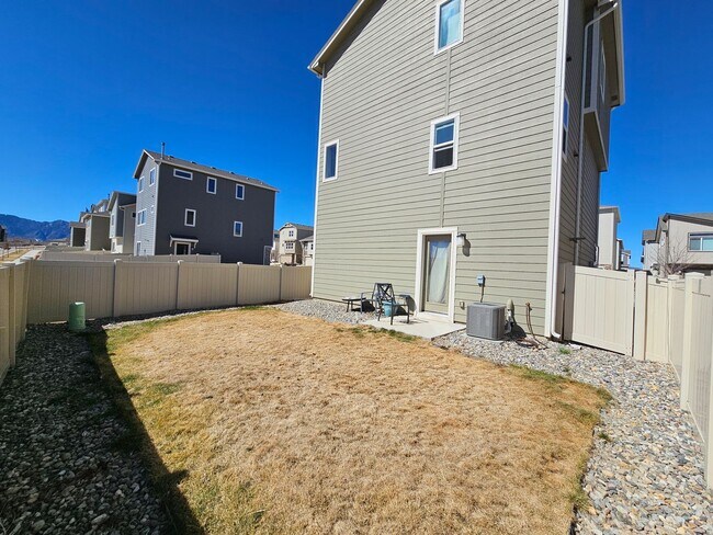 Building Photo - Spacious 3 Bed 3 bath house in 80916!