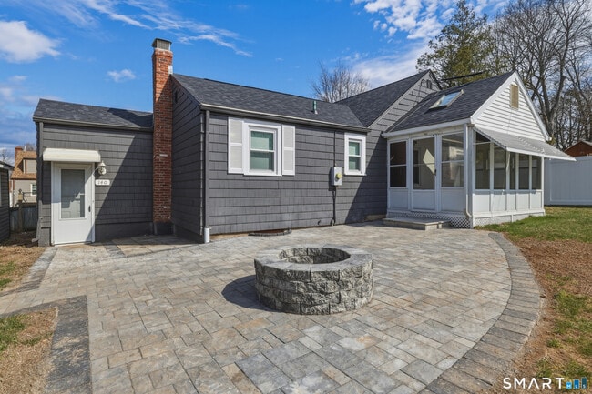 Building Photo - 140 Camp Ave
