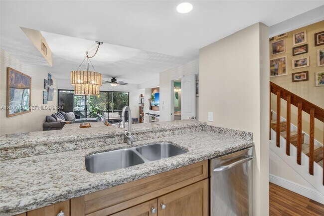 Building Photo - 4250 SW 70th Terrace