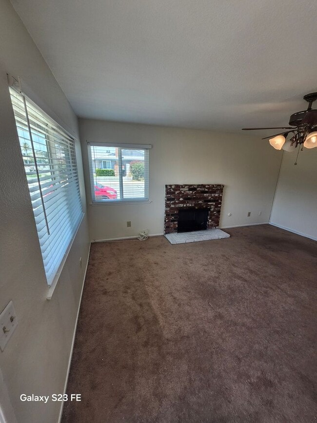 Building Photo - Single-Story home in Chino ready for you to move right in!