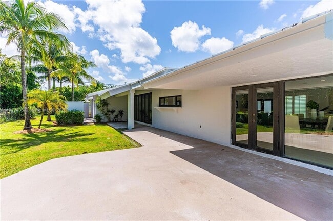 Building Photo - 6900 SW 136th St