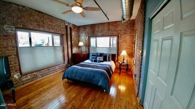 Building Photo - 387 N 2nd Ave