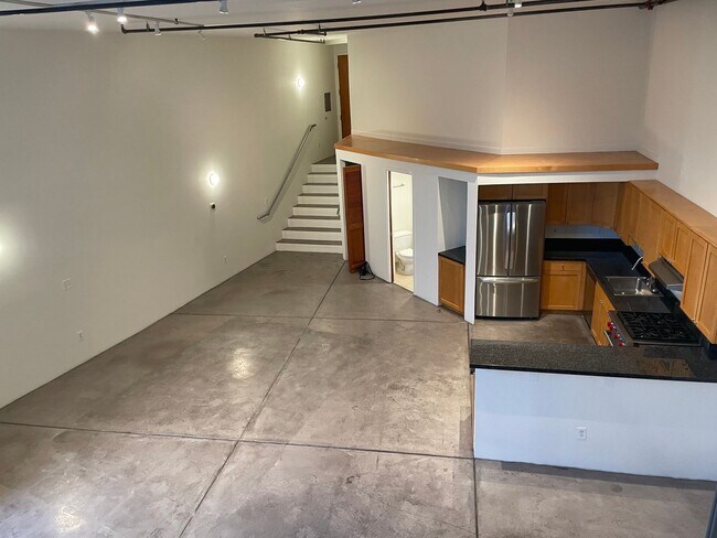 Building Photo - Mariposa Street 1020