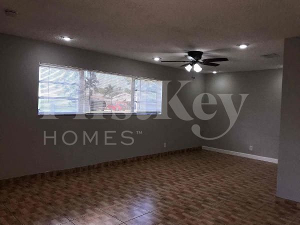 Building Photo - 1211 N 74th Way