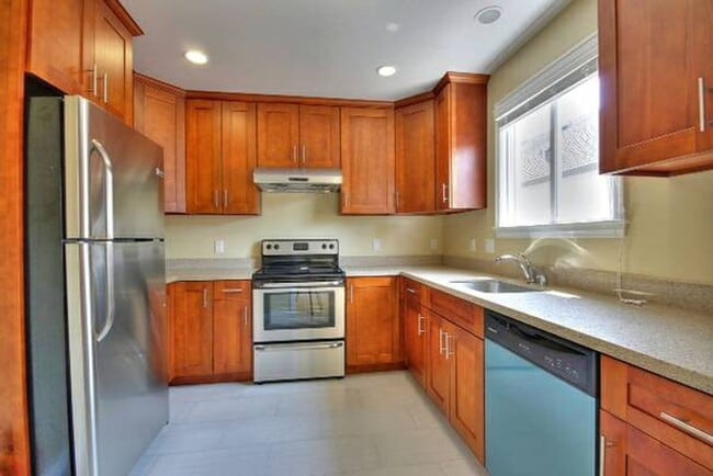 Building Photo - Spacious 1 bedroom in San Mateo