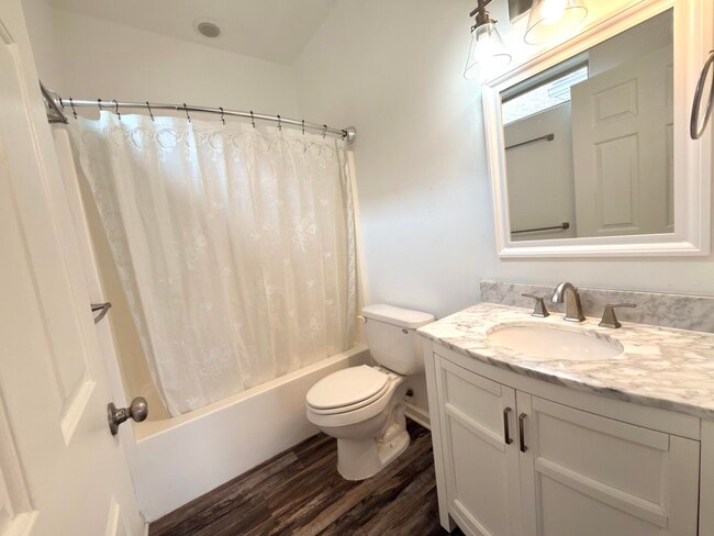 Building Photo - 352 Lucille Dr