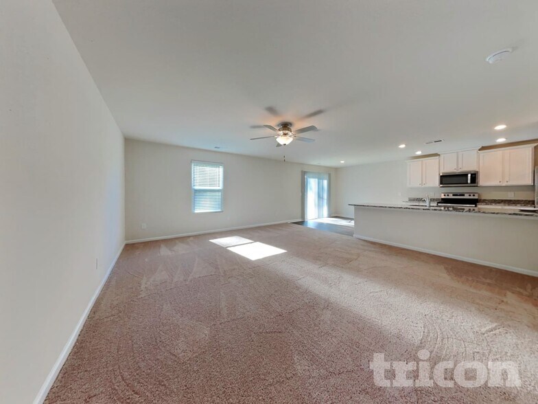 Building Photo - 2118 Southlea Dr