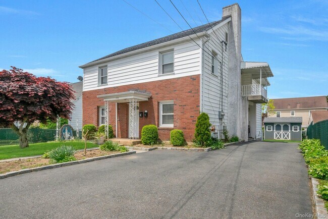 Building Photo - 105 Woodside Ave