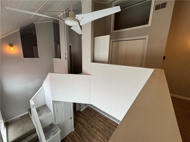 Building Photo - 329 Reno St