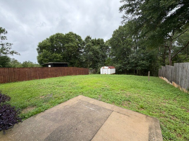 Building Photo - 2457 Lakeview Dr S