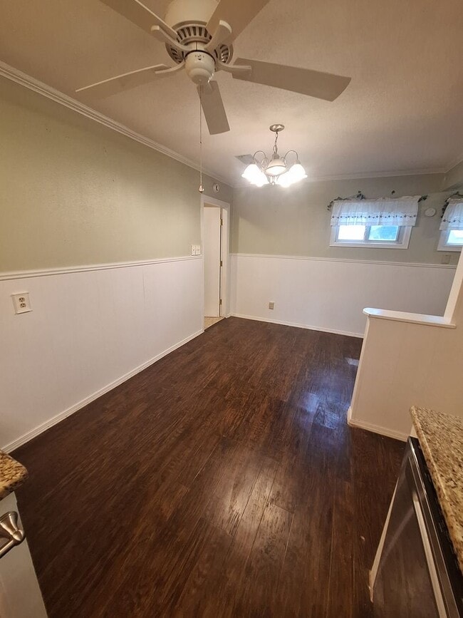 Building Photo - Cute CUTE 3bedroom