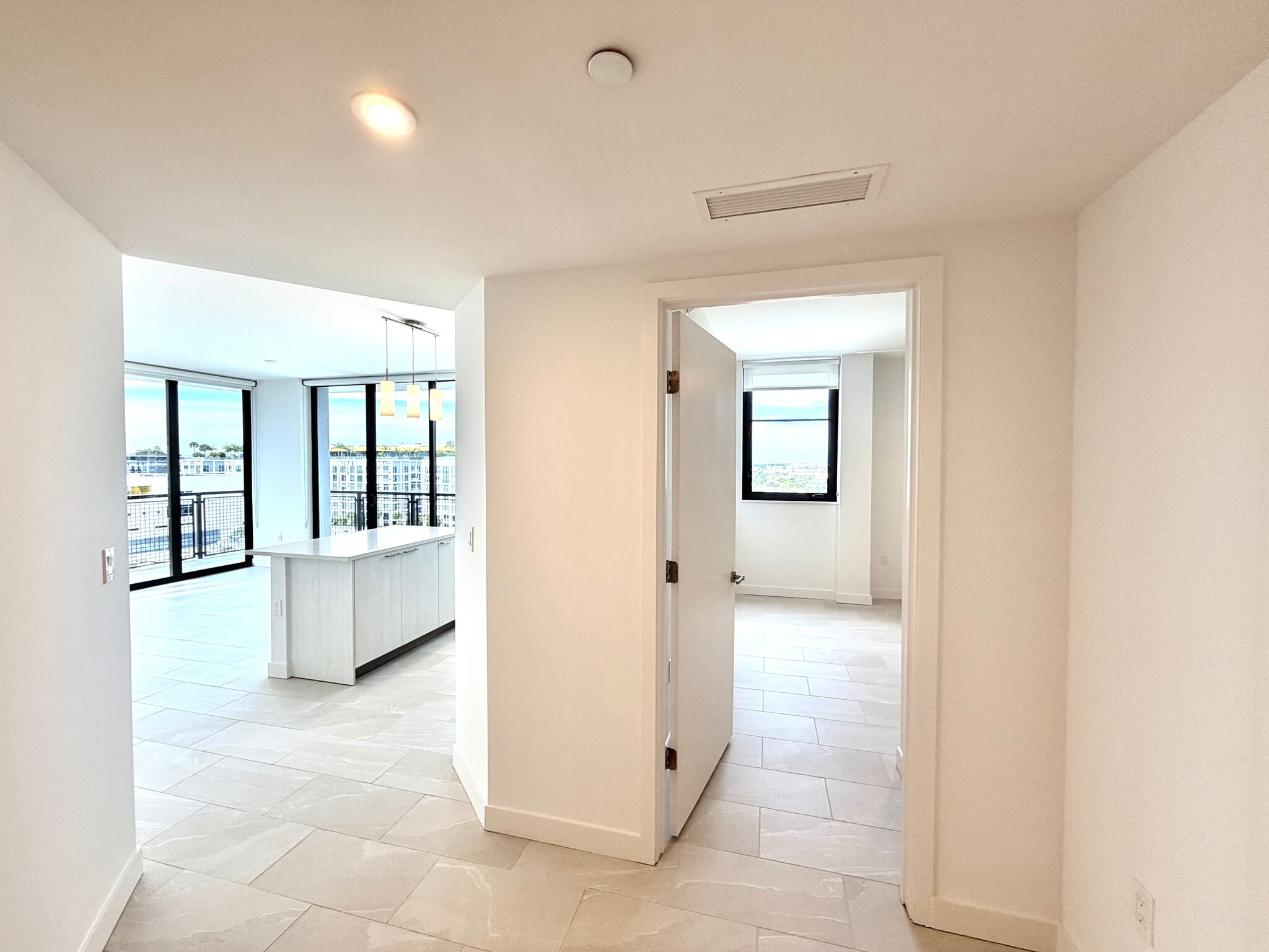 Building Photo - 1910 NW 1st Pl