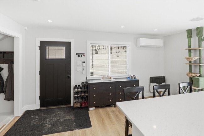 Building Photo - 253 Upper Mad River Rd