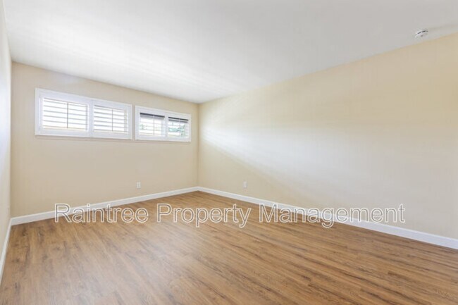 Building Photo - 620 W Solana Cir