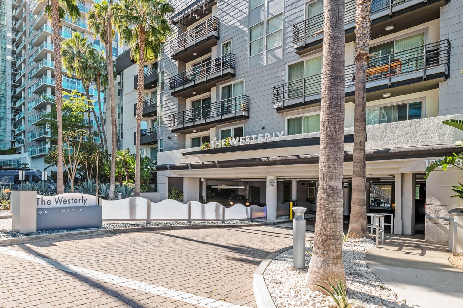 Building Photo - 13603 Marina Pointe Dr