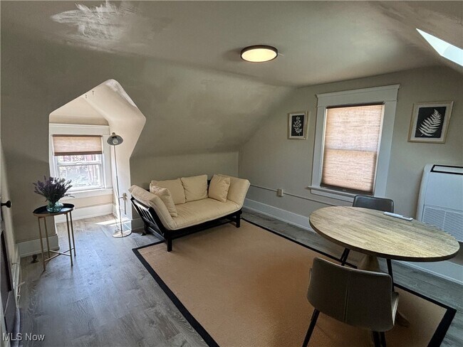 Building Photo - 2135 Renrock Rd