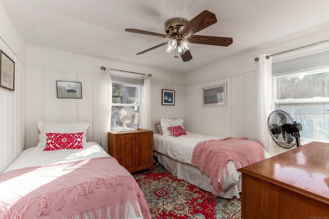 Building Photo - 18 Bay St