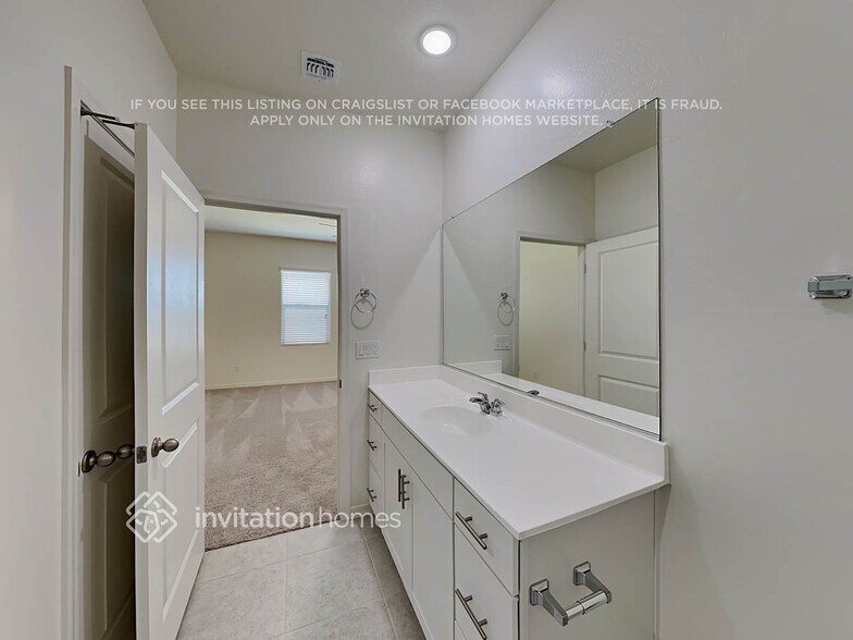 Building Photo - 19140 W Pierson St