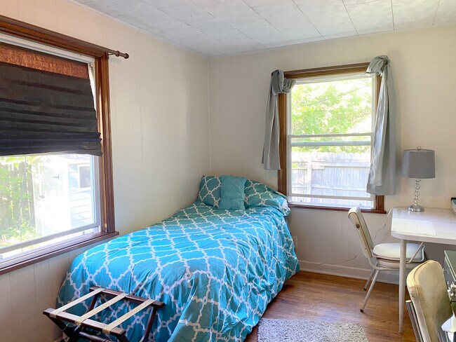 Building Photo - 606 S Webber St