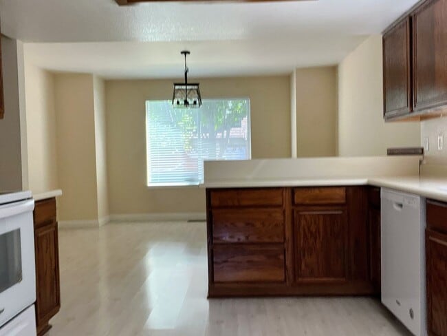 Building Photo - beautiful home in downtown gardnerville